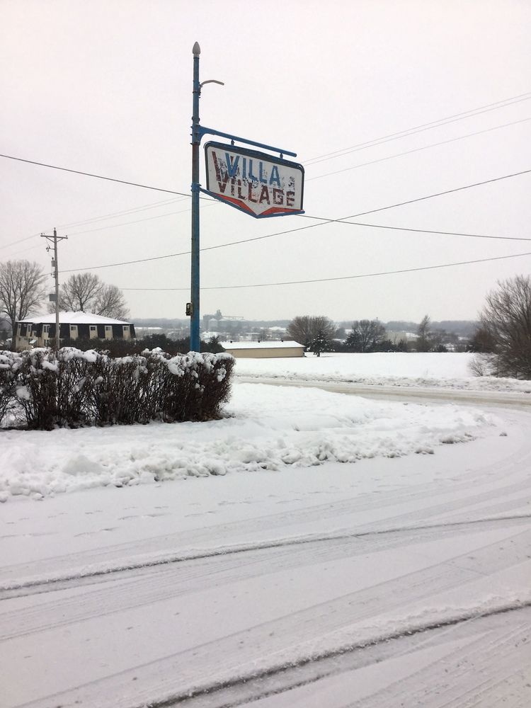 Villa Village: 2404 N 8th St, Red Oak, IA 51566